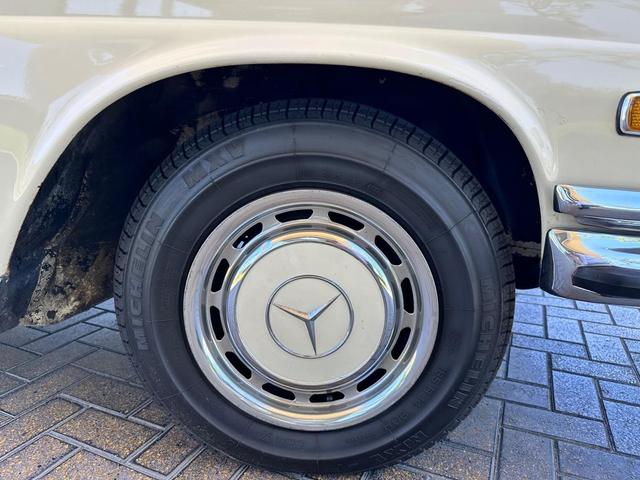 Photo of 1970 Beige/Tan Mercedes-Benz 280SE