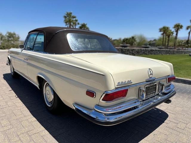 Photo of 1970 Beige/Tan Mercedes-Benz 280SE