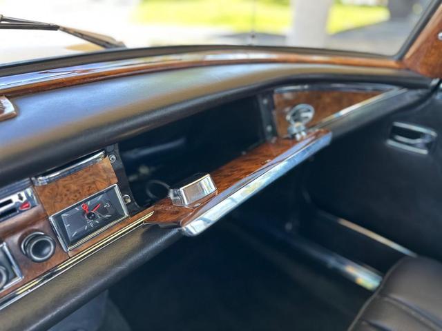 Photo of 1970 Beige/Tan Mercedes-Benz 280SE