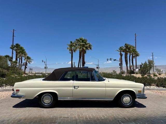 Photo of 1970 Beige/Tan Mercedes-Benz 280SE