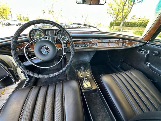 Photo of 1970 Beige/Tan Mercedes-Benz 280SE