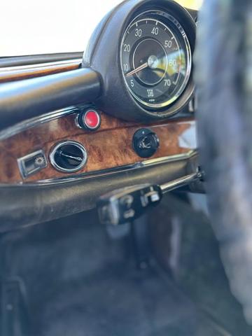 Photo of 1970 Beige/Tan Mercedes-Benz 280SE