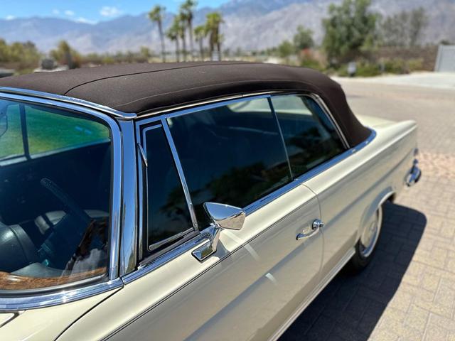 Photo of 1970 Beige/Tan Mercedes-Benz 280SE