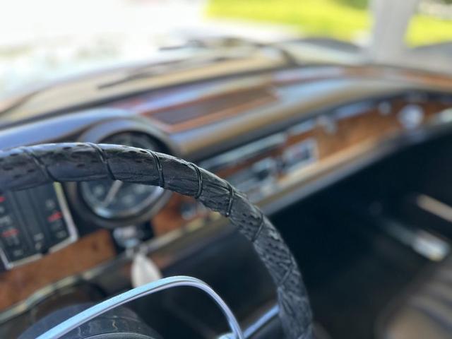 Photo of 1970 Beige/Tan Mercedes-Benz 280SE