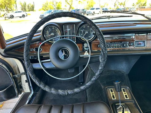 Photo of 1970 Beige/Tan Mercedes-Benz 280SE