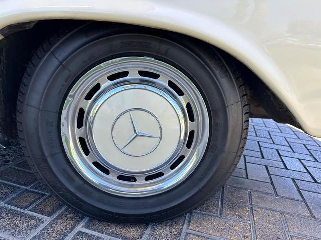 Photo of 1970 Beige/Tan Mercedes-Benz 280SE
