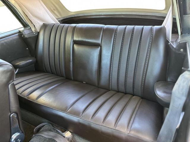 Photo of 1970 Beige/Tan Mercedes-Benz 280SE