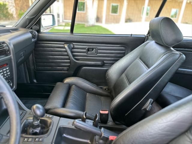 Photo of 1988 Brown BMW 325