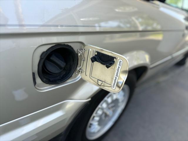 Photo of 1988 Brown BMW 325