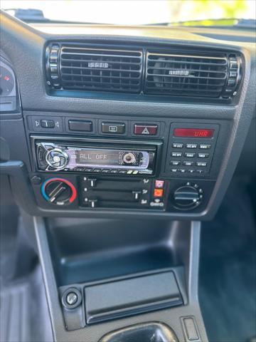 Photo of 1988 Brown BMW 325