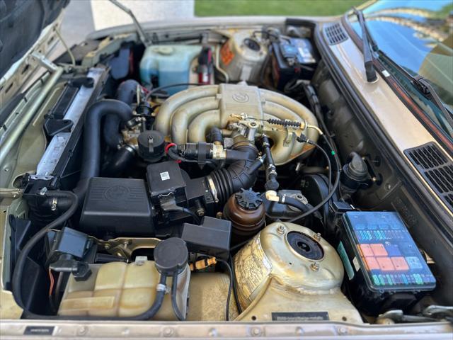 Photo of 1988 Brown BMW 325