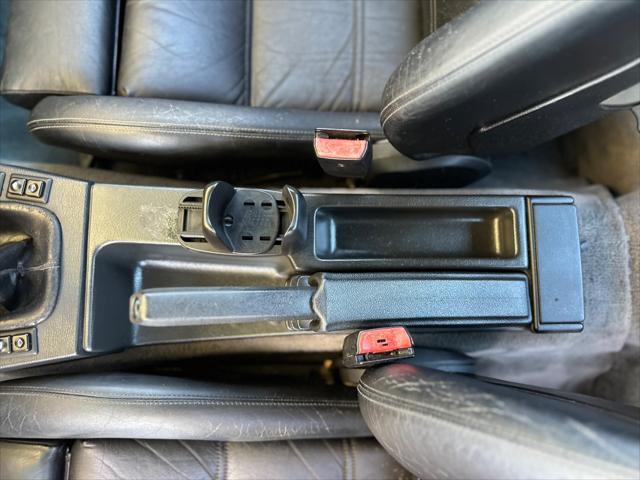 Photo of 1988 Brown BMW 325