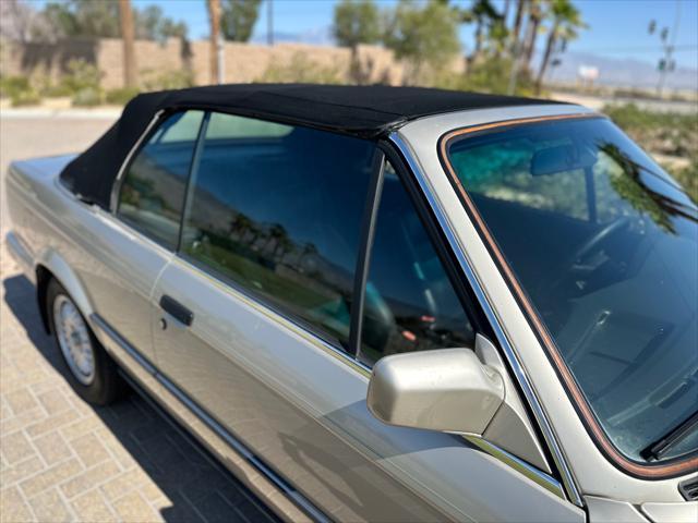 Photo of 1988 Brown BMW 325