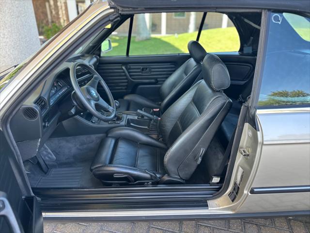 Photo of 1988 Brown BMW 325