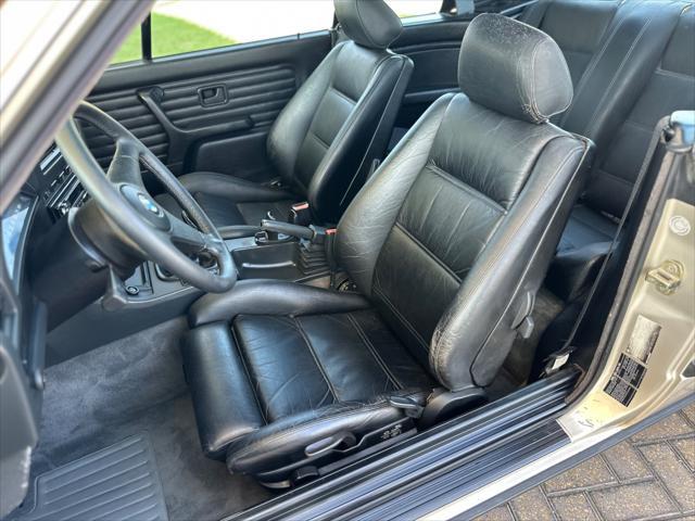 Photo of 1988 Brown BMW 325
