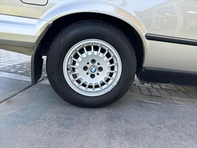 Photo of 1988 Brown BMW 325