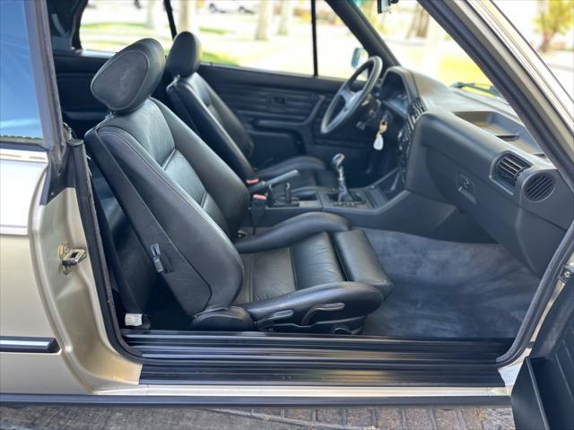 Photo of 1988 Brown BMW 325