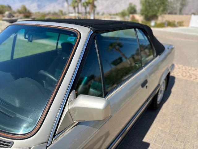 Photo of 1988 Brown BMW 325