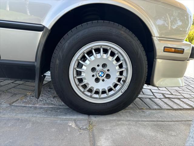 Photo of 1988 Brown BMW 325