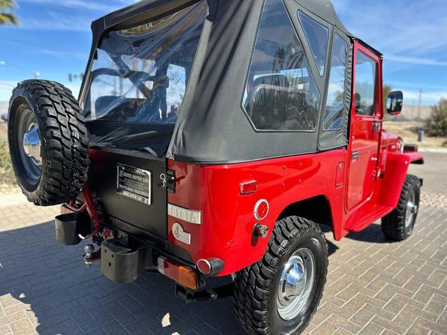 Photo of 1977 Red Toyota Land Cruiser