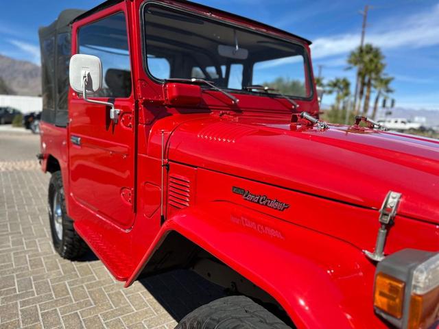 Photo of 1977 Red Toyota Land Cruiser