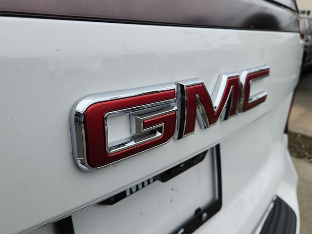 Photo of 2025 Summit White GMC Yukon XL