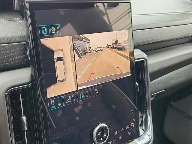 Photo of 2025 Summit White GMC Yukon XL