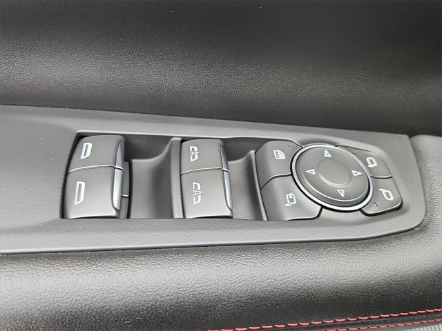 Photo of 2025 Summit White GMC Yukon XL