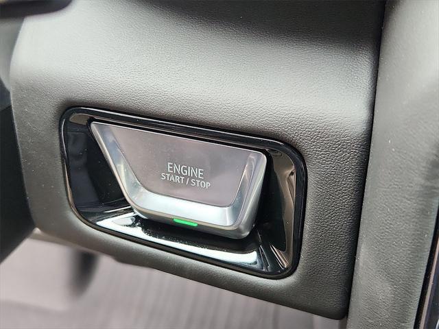 Photo of 2025 Summit White GMC Yukon XL