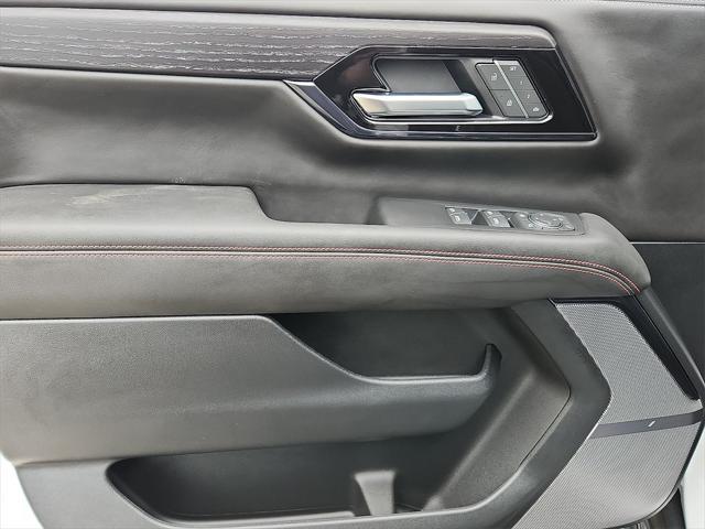 Photo of 2025 Summit White GMC Yukon XL