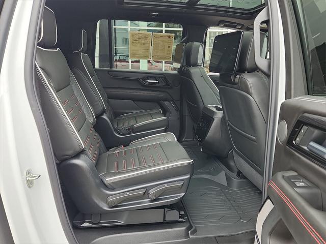 Photo of 2025 Summit White GMC Yukon XL