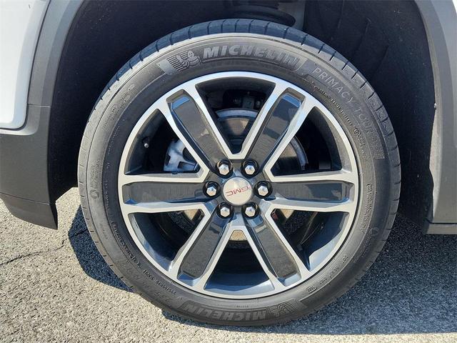 Photo of 2022 Summit White GMC Acadia