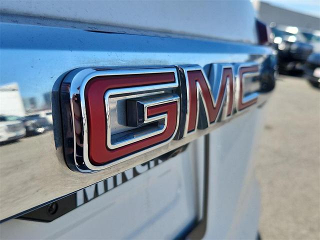 Photo of 2022 Summit White GMC Acadia