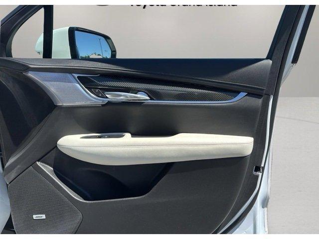 Photo of 2023 White Cadillac XT6