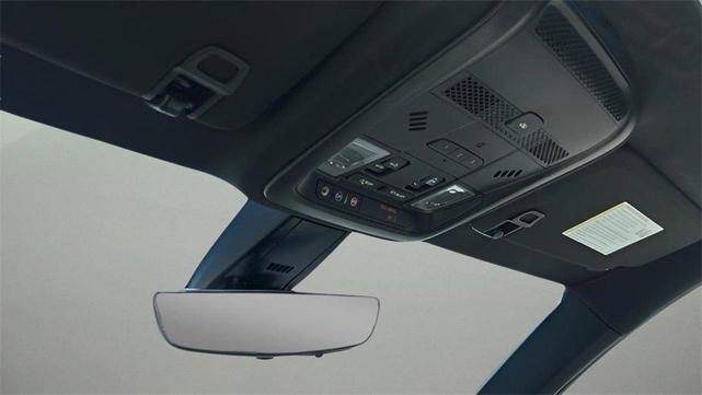 Photo of 2023 White Cadillac XT6