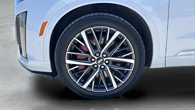 Photo of 2023 White Cadillac XT6