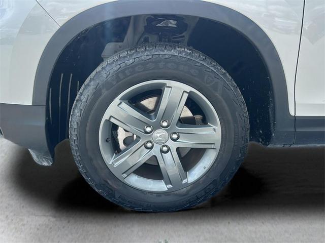 Photo of 2023 White Honda Ridgeline
