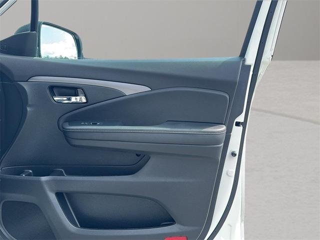 Photo of 2023 White Honda Ridgeline