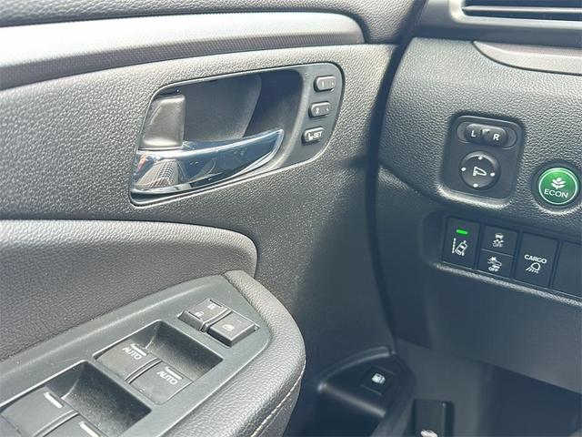 Photo of 2023 White Honda Ridgeline