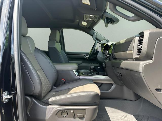 Photo of 2024 Black Chevrolet Silverado 1500