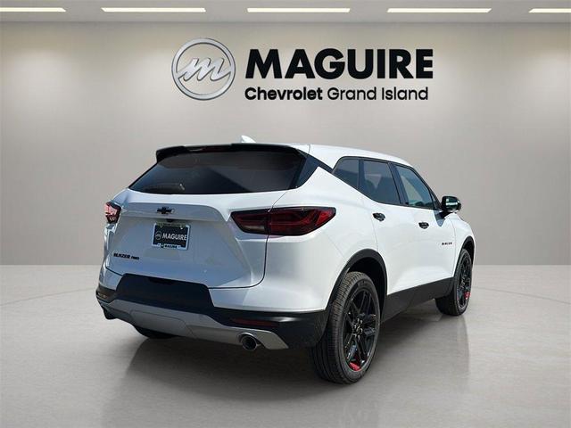 Photo of 2025 White Chevrolet Blazer