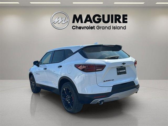 Photo of 2025 White Chevrolet Blazer