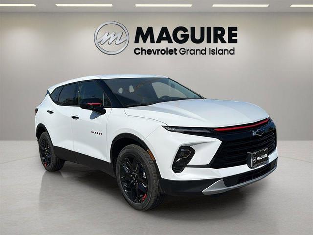Photo of 2025 White Chevrolet Blazer