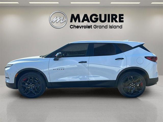 Photo of 2025 White Chevrolet Blazer