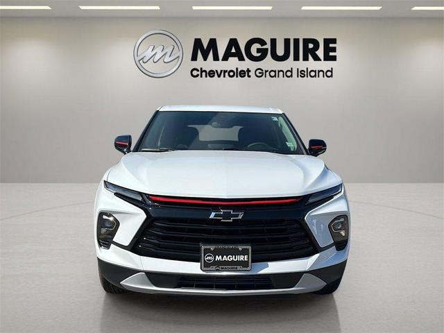 Photo of 2025 White Chevrolet Blazer