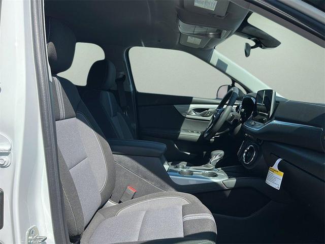 Photo of 2025 White Chevrolet Blazer