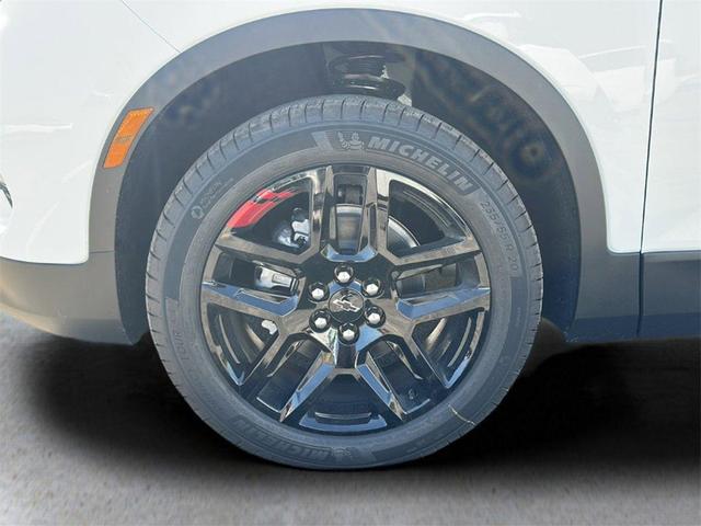 Photo of 2025 White Chevrolet Blazer