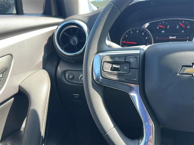 Photo of 2025 White Chevrolet Blazer