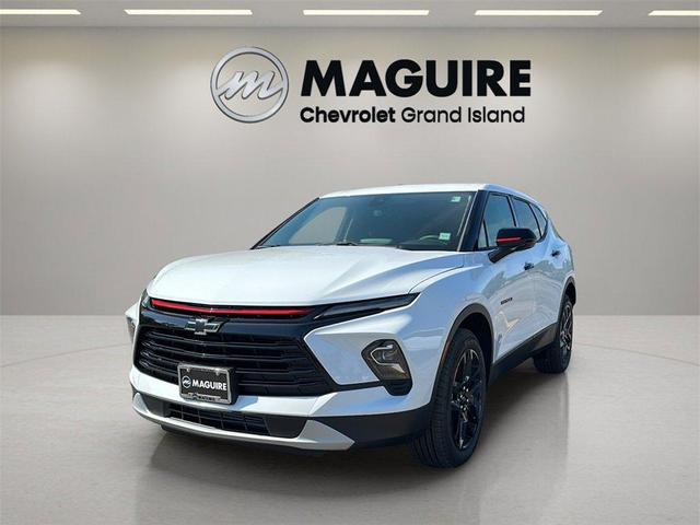 Photo of 2025 White Chevrolet Blazer