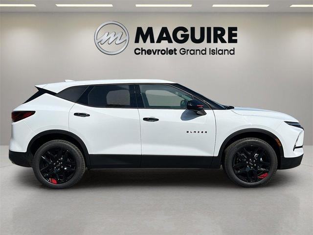 Photo of 2025 White Chevrolet Blazer